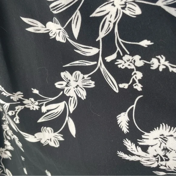 Black & White Floral Robe | Medium - Picture 11 of 16